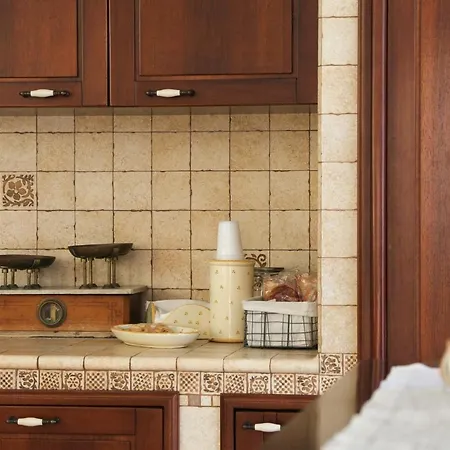 La Maison גרוטליה